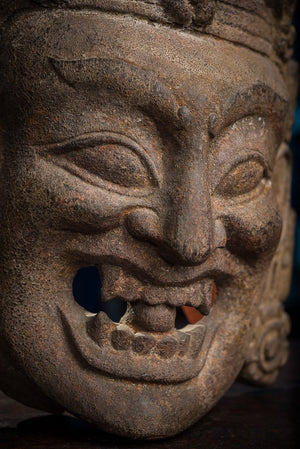 Exkluzívna drevená maska z ľahkého dreva z Nepálu