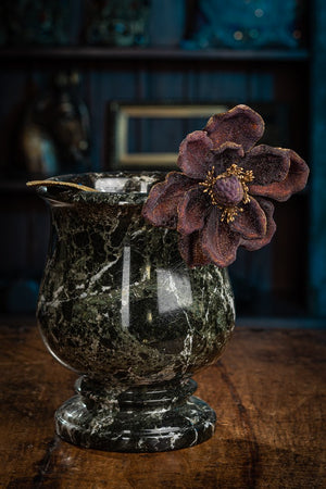 Mramorová váza čierna