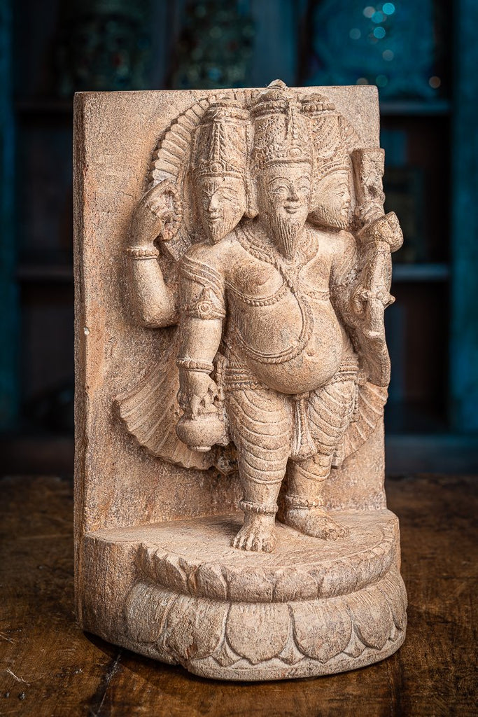Trimurthi - socha pieskovec