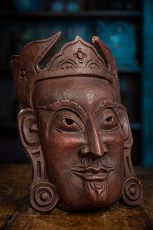 Drevená vyrezávaná maska
