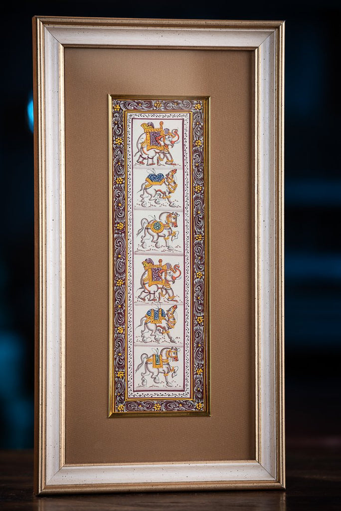 Miniatúrna maľba indických zvierat zarámovaná s paspartou