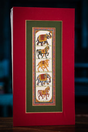Miniatúrna maľba indických zvierat s látkovou paspartou