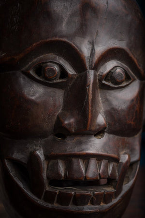 Drevená kmeňová maska z Nagalandu