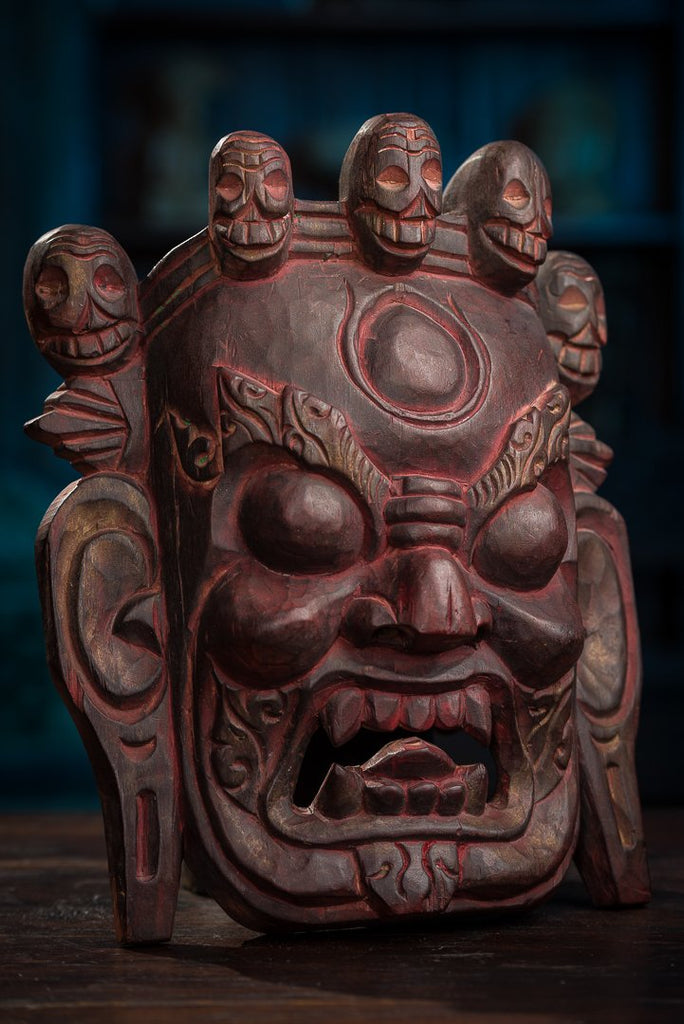 Typická farebná nepálska maska z ľahkého dreva