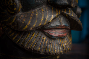 Kmeňová drevená maska z Orissy - muž
