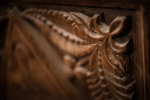 Jedinečná drevená skriňa so starých teakových dverí