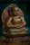 Drevený maľovaný sediaci Budha z mangového dreva