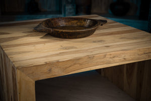 Prírodný drevený štvorcový stôl s vynikajúcou kresbou dreva palisander
