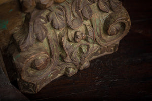 Unikátny teakový svietnik zo starých indických stĺpov v pôvodnom stave
