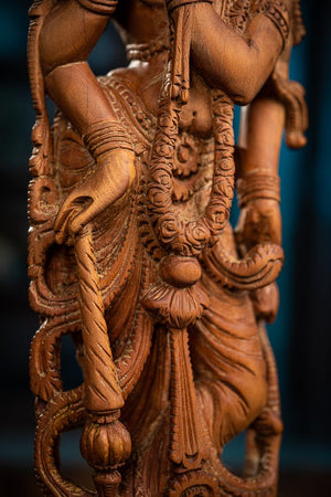 Drevorezba Krishna sandal