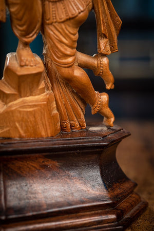 Drevený Krishna
